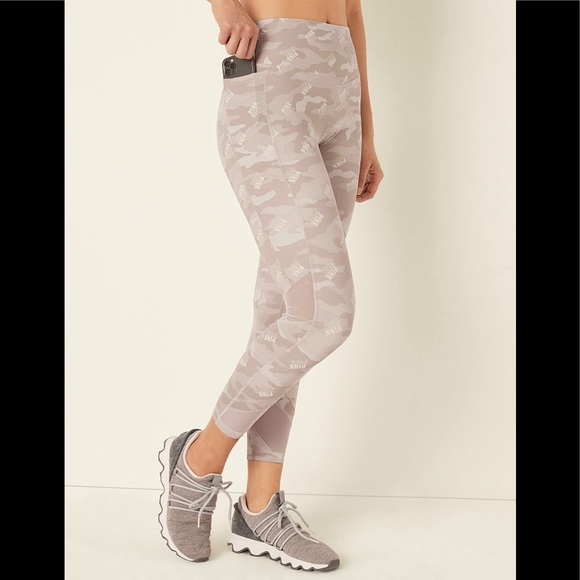 💗VS PINK ULTIMATE V POLAR CAMO LOGO LEGGINGS - Picture 6 of 8